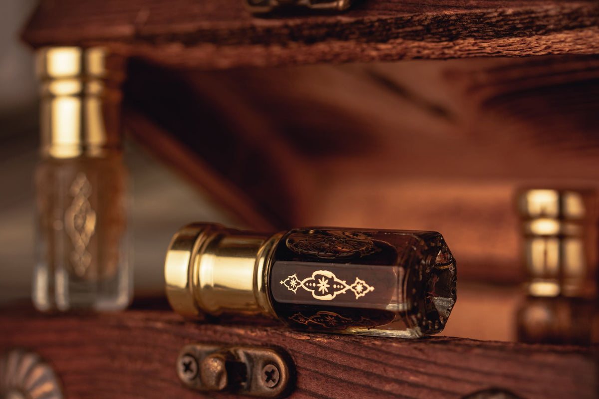 Oud, Amber, and Musk: A Guide to the Iconic Notes of Arabian Perfumery